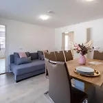 Casa Merilana アパート ルスト